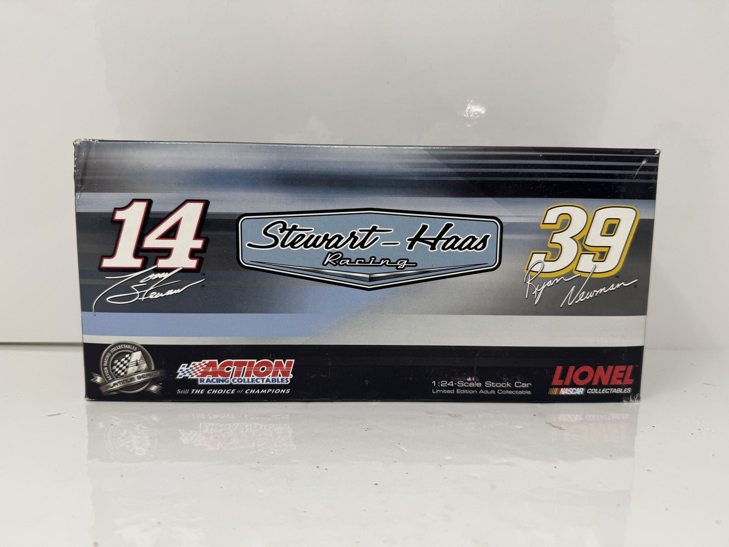 Lionel NASCAR Tony Stewart #14 Burger King 2011 Chevrolet Impala 1:24 Diecast