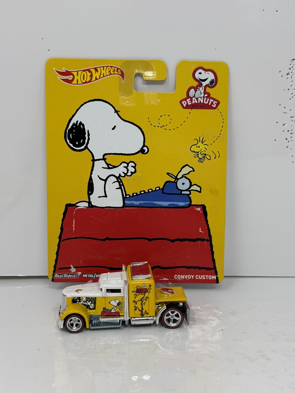 Hot Wheels Peanuts Snoopy Convoy Custom 1:64 Diecast Real Riders