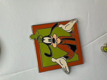 Disney Mickey Mouse and Friends Goofy Hip Lanyard Starter Trading Pin DC2S8