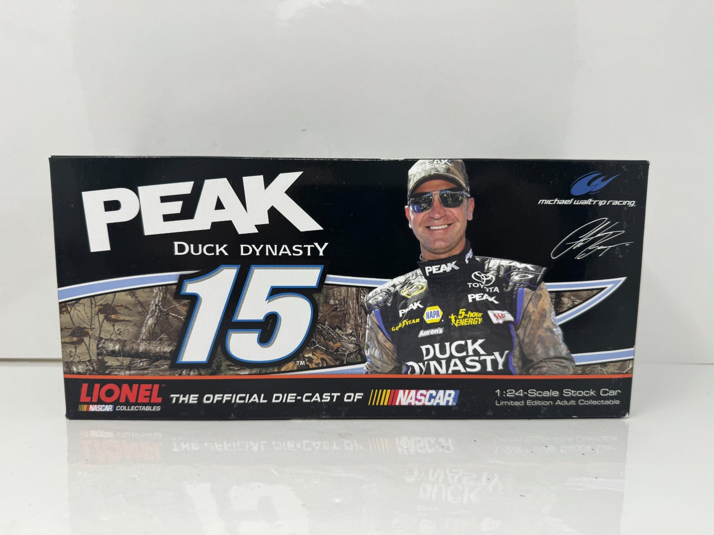 Action NASCAR Clint Bowyer #15 Peak Duck Dynasty 2013 Toyota Camry 1:24 Diecast
