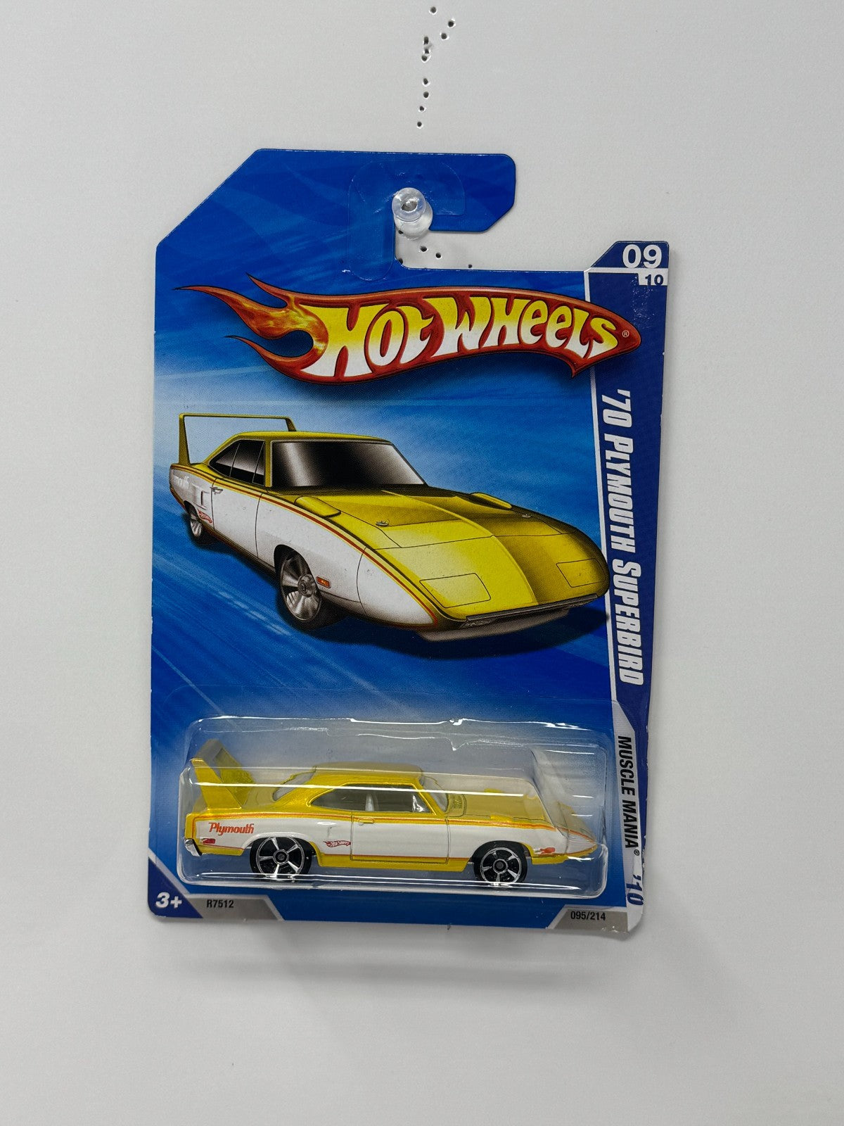 Hot Wheels Muscle Mania 1970 Plymouth Superbird 1:64 Diecast White Yellow