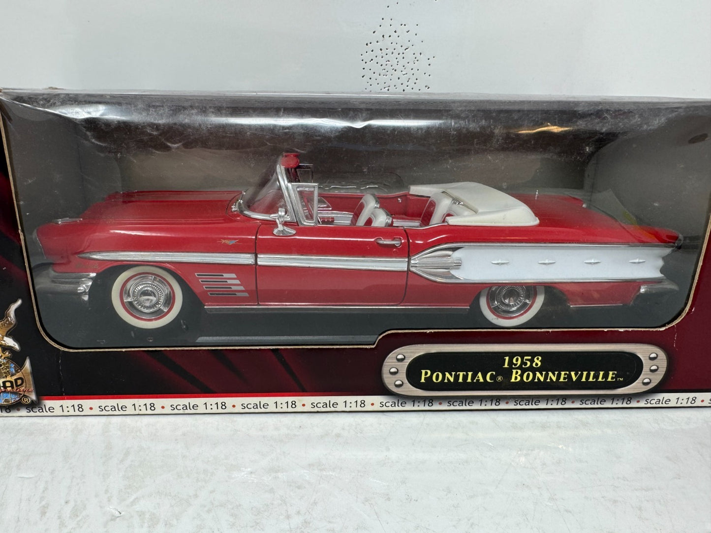 Road Signature 1958 Pontiac Bonneville Convertible 1:18 Diecast