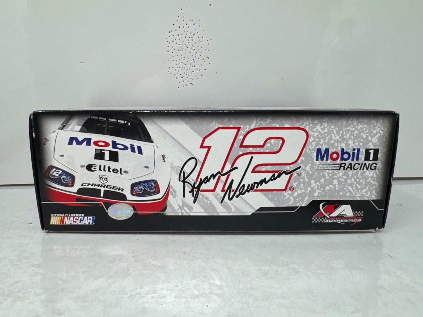 Motorsports Authentics #12 Ryan Newman Mobil 1 2007 Charger 1:24 Diecast