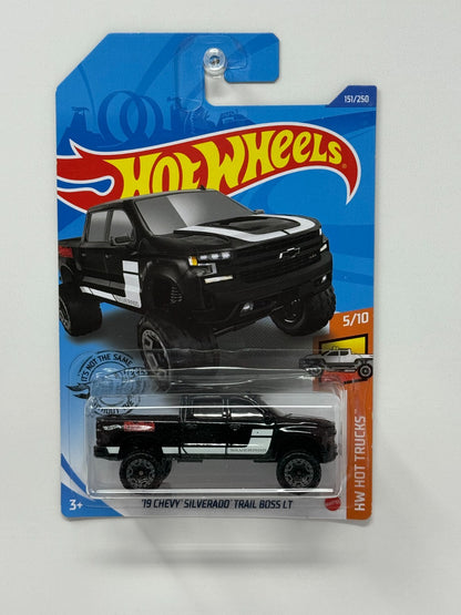 Hot Wheels HW Hot Trucks 2019 Chevy Silverado Trail Boss LT 1:64 Diecast