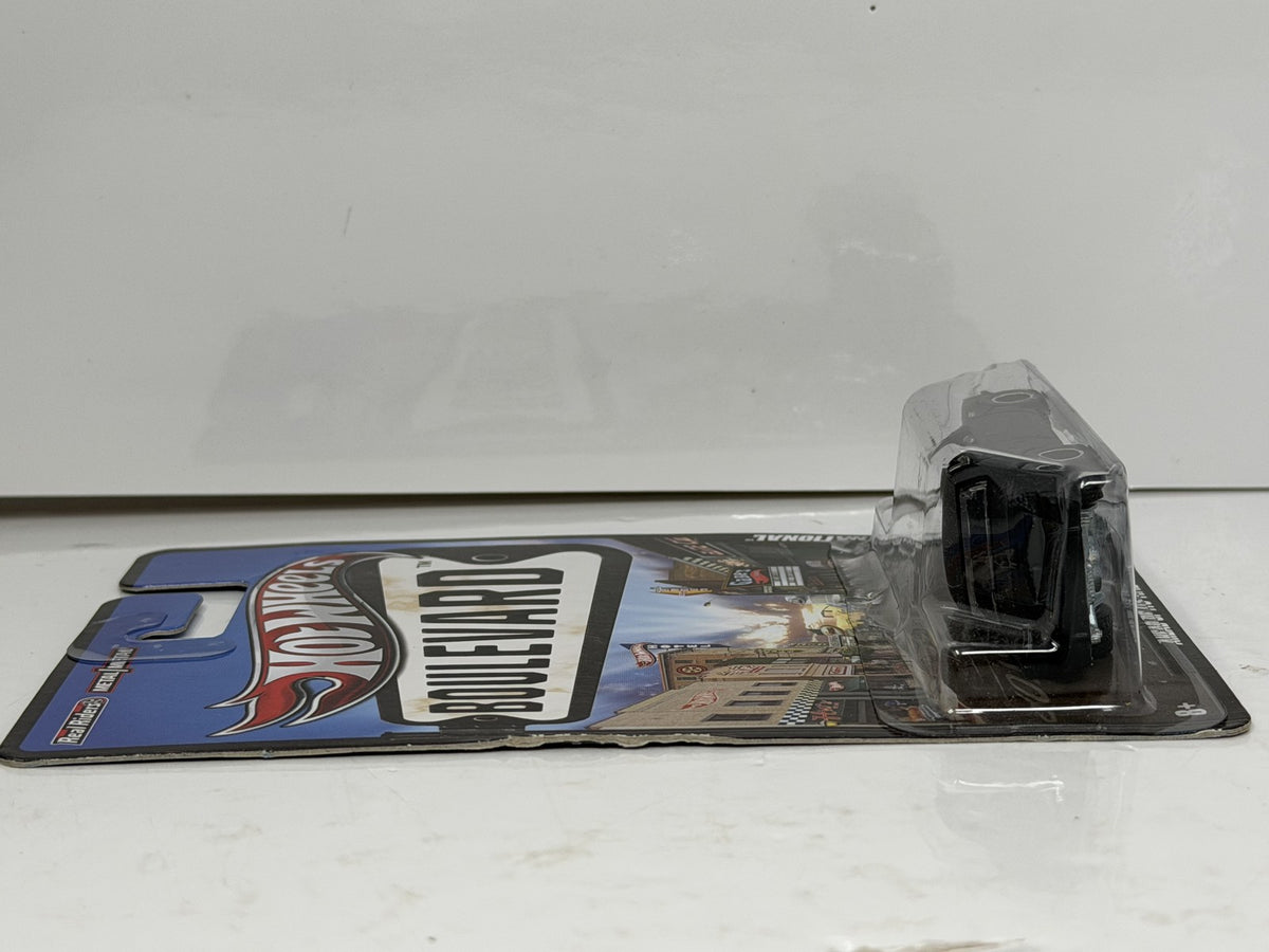 Hot Wheels Boulevard Buick Grand National 1:64 Diecast Real Riders