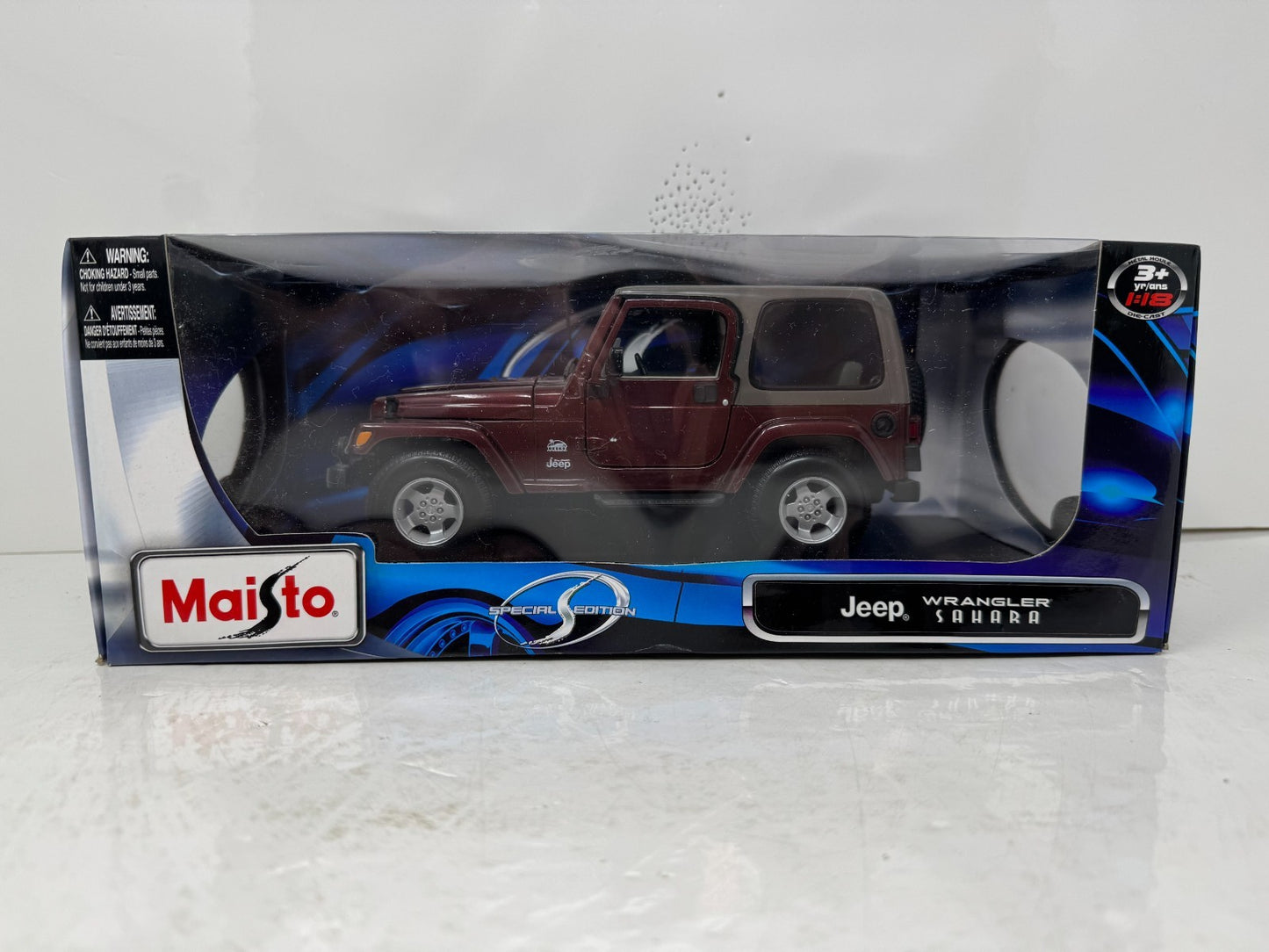 Maisto Special Edition Jeep Wrangler Sahara 1:18 Diecast Maroon Car