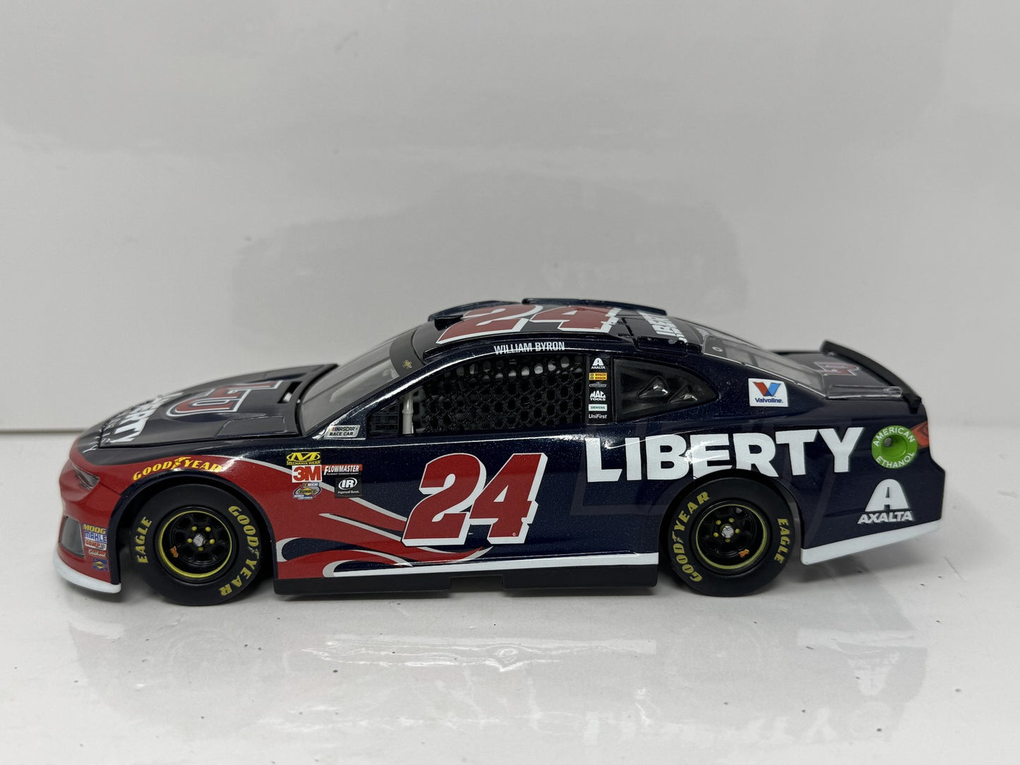 Lionel NASCAR William Byron #24 Liberty University 2018 Chev Camaro 1:24 Diecast