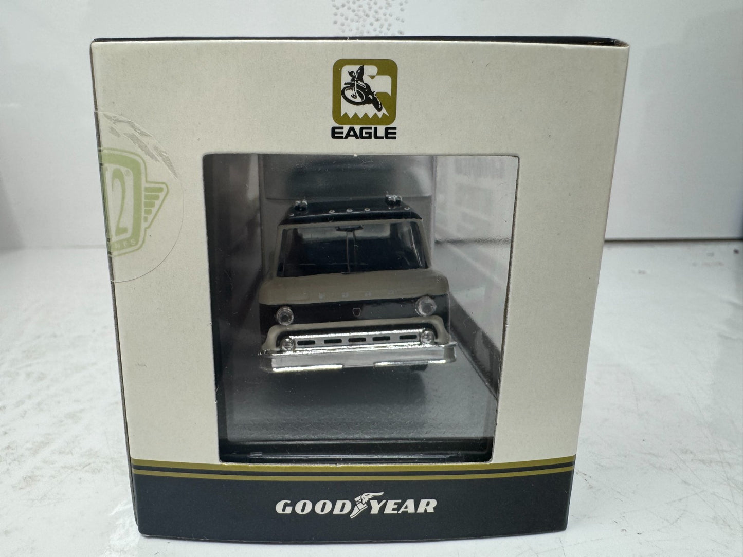 M2 Machines Goodyear Ford C-950 Truck & 1972 Ford F-250 4x4 Pickup 1:64 Diecast