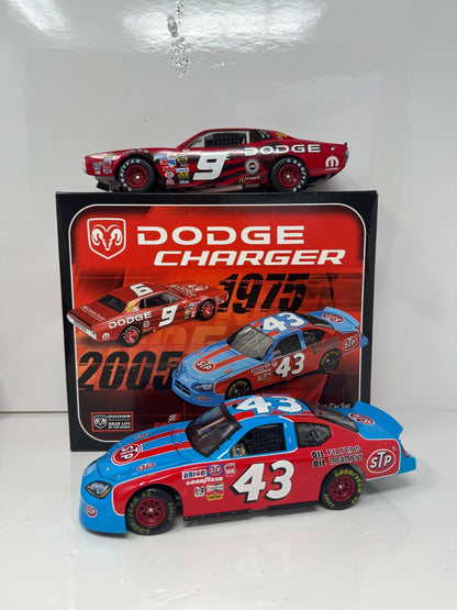 Action NASCAR Richard Petty #43 & Kasey Kahne #9 Dodge Dealers Swap 1:24 Diecast