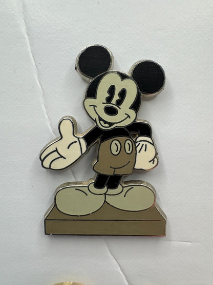 Disney Mickey Mouse Black and White InspEARations Statue Trading Pin DC2S1