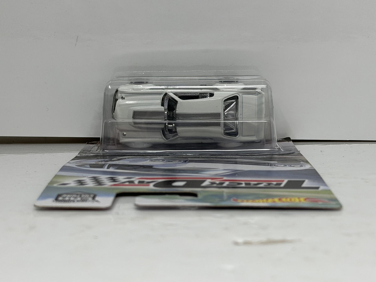 Hot Wheels Track Day 1970 Chevy Chevelle 1:64 Diecast Real Riders