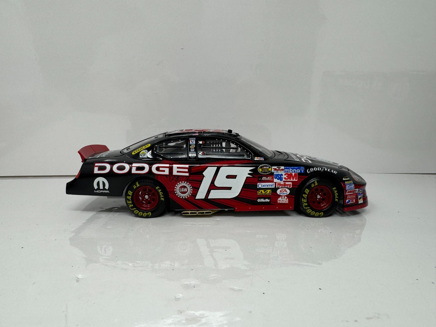Action NASCAR Jeremy Mayfield #19 Reverse Paint 2005 Dodge Charger 1:24 Diecast
