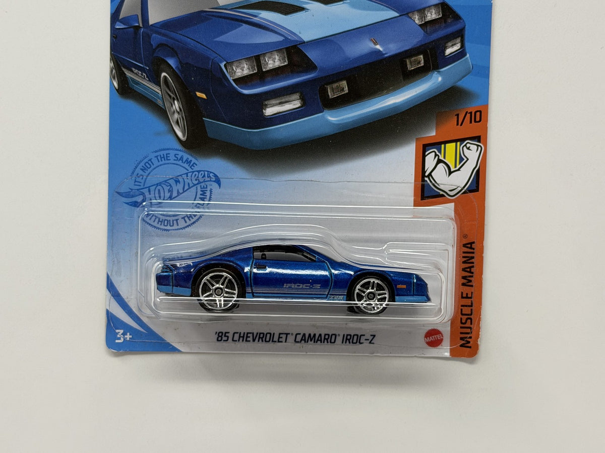 Hot Wheels Muscle Mania 1985 Chevrolet Camaro IROC-Z 1:64 Diecast Blue U.S. Card