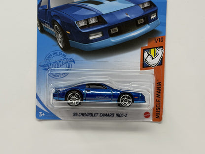 Hot Wheels Muscle Mania 1985 Chevrolet Camaro IROC-Z 1:64 Diecast Blue U.S. Card