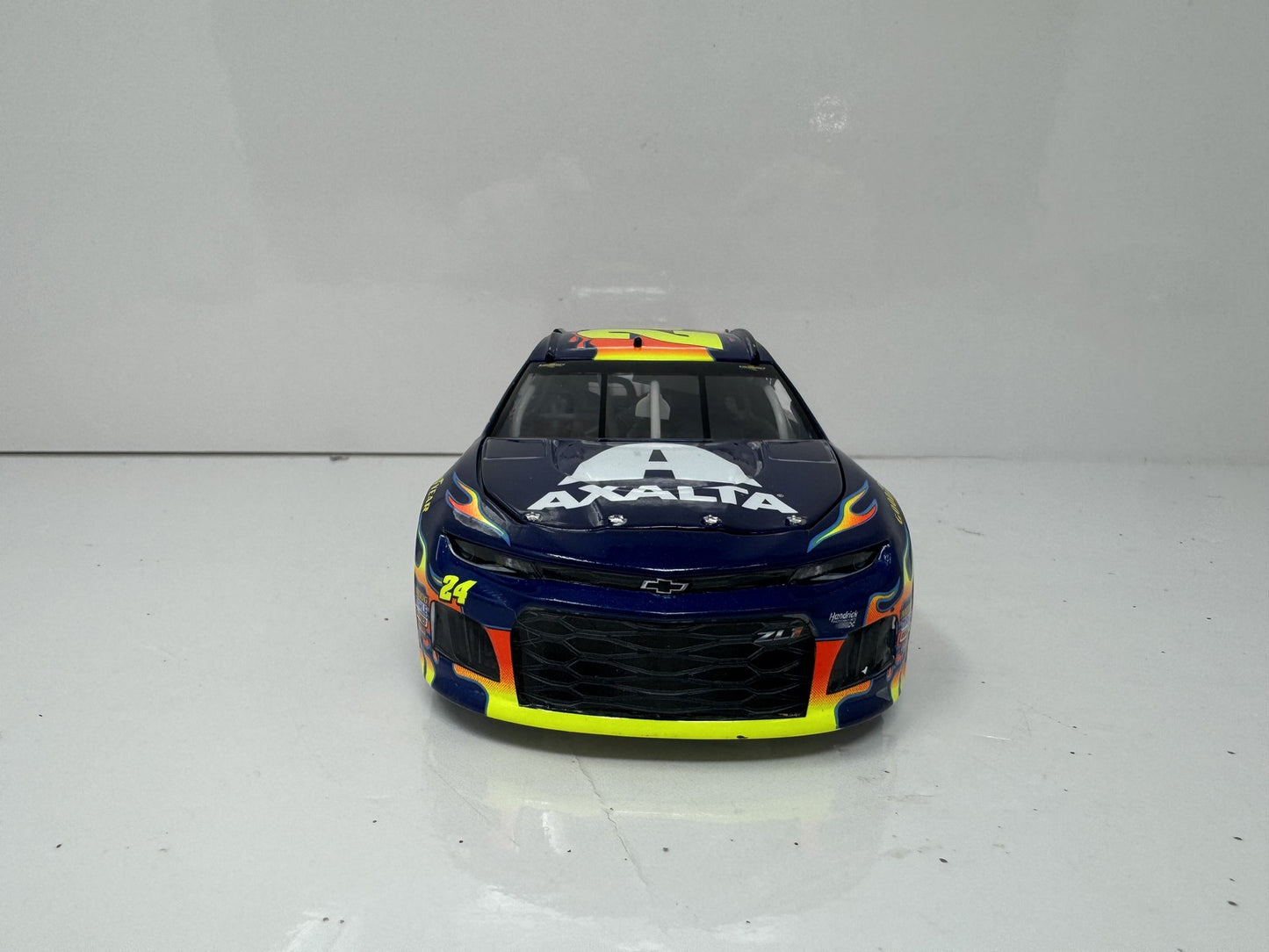 Lionel NASCAR William Byron #24 Axalta 2018 Chevrolet Camaro 1:24 Diecast