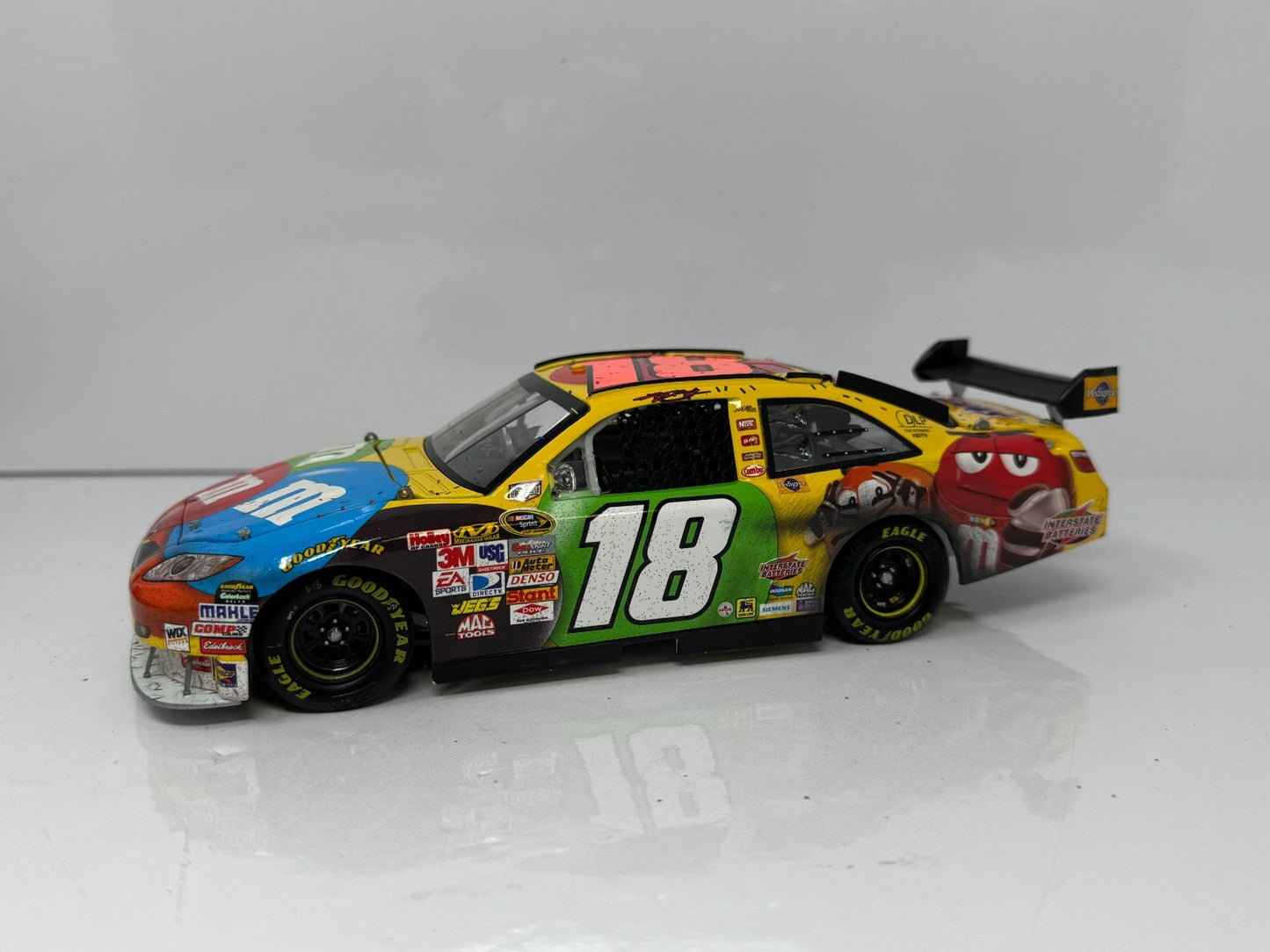 Action NASCAR #18 Kyle Busch M&M's Infineon Win 2008 Toyota Camry 1:24 Diecast