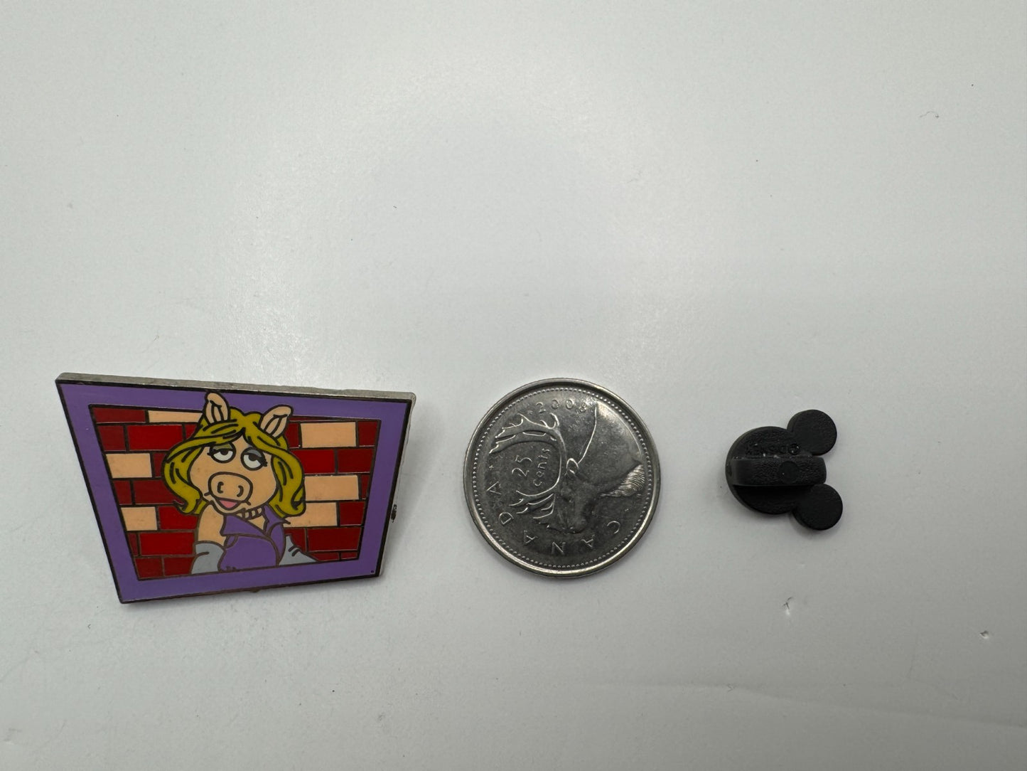 Disney Miss Piggy Muppets Mystery Trading Pin DC1S8