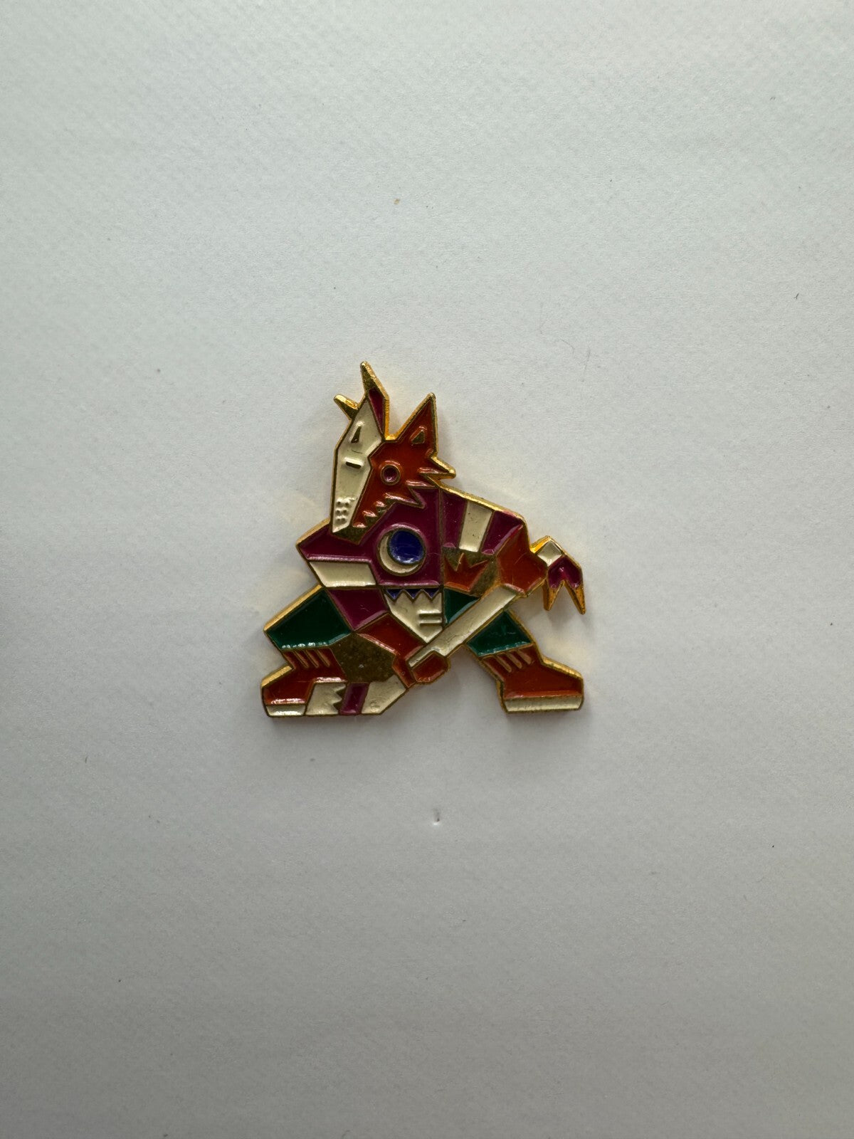 Arizona Coyotes NHL Hockey Team Lapel Pin UDT1