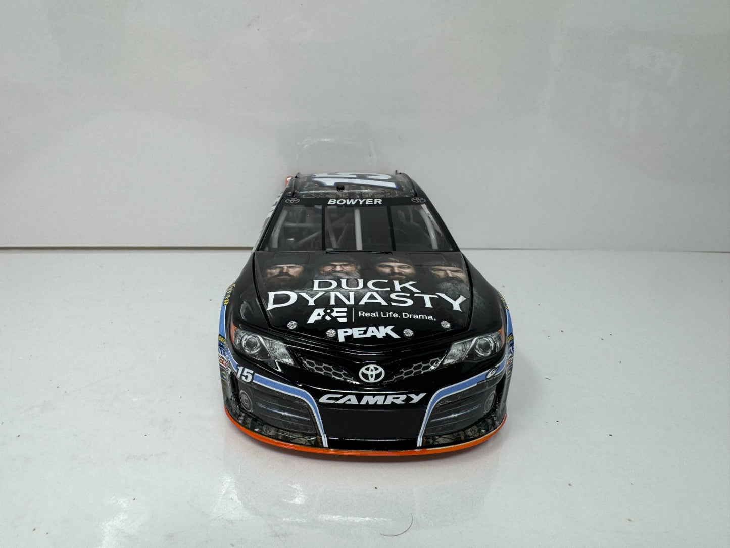 Action NASCAR Clint Bowyer #15 Peak Duck Dynasty 2013 Toyota Camry 1:24 Diecast