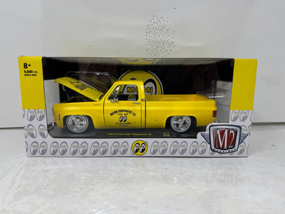 M2 Machines 1973 Chevrolet Cheyenne 10 Moon Eyes Pickup 1:24 Diecast