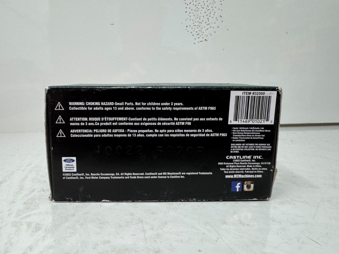 M2 Machines Auto Thentics 1953 Ford Crestline Victoria 1:64 Diecast