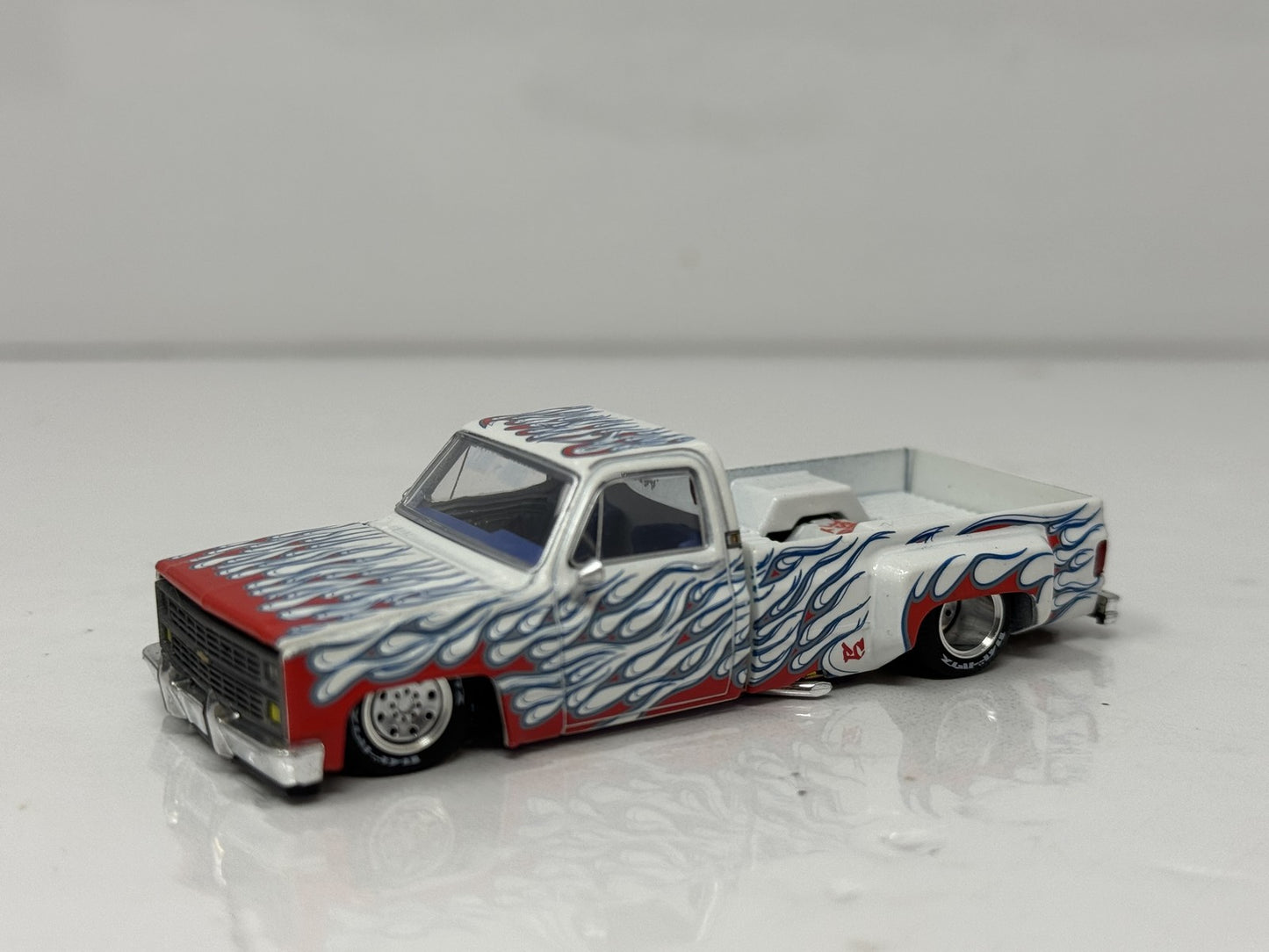 Kaido House MINI GT Chevrolet Silverado Dually On Fire V2 1:64 Diecast