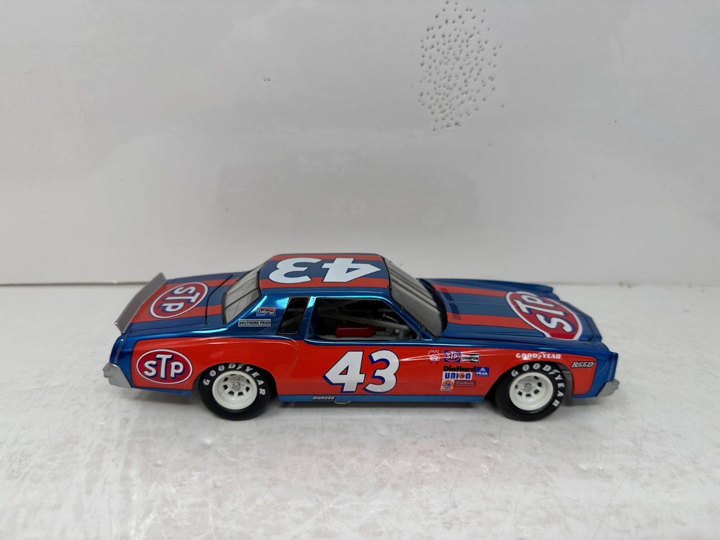 Action Nascar #43 Richard Petty STP Chevy 400 Win 1980 Monte Carlo 1:24 Diecast