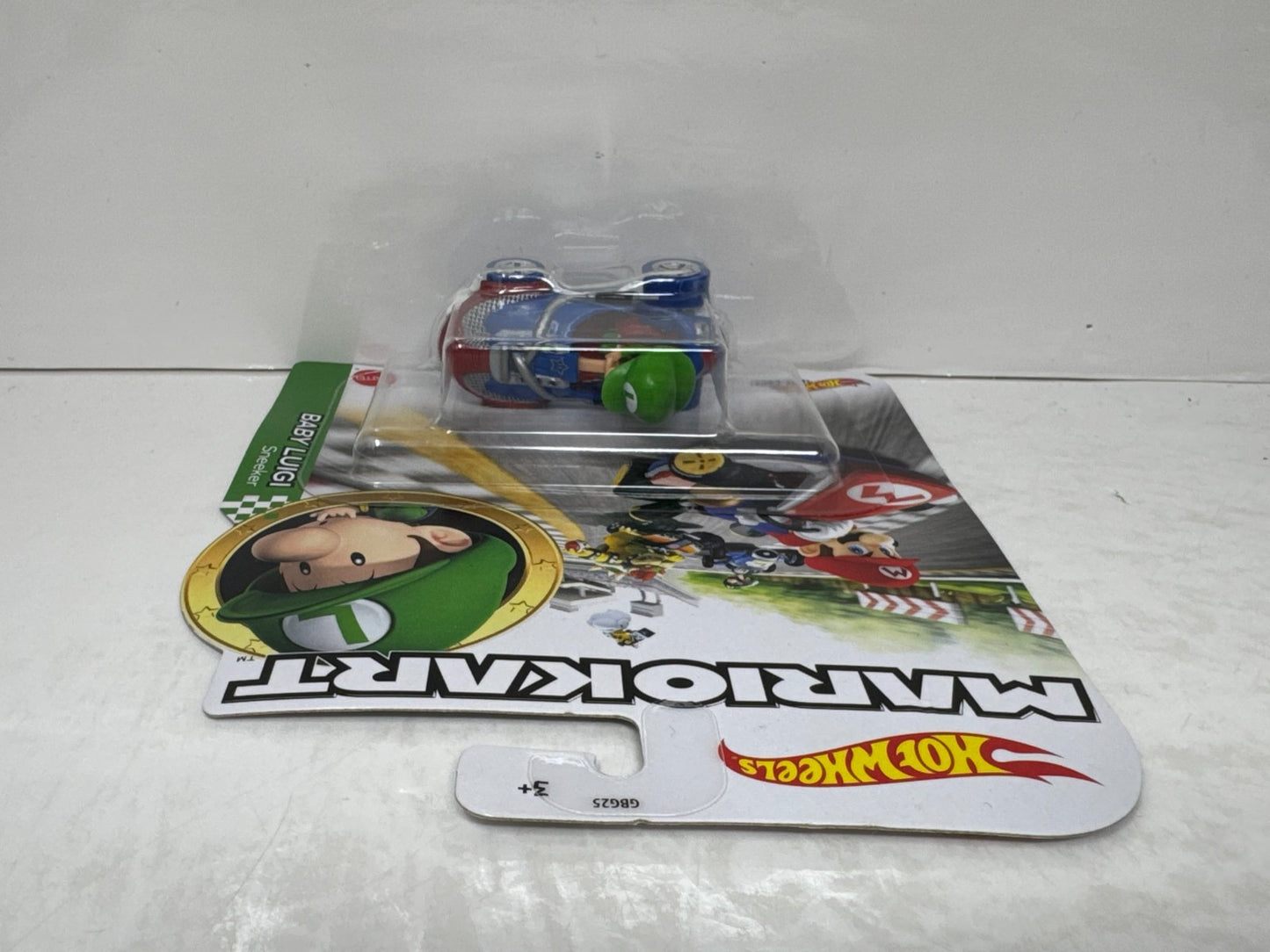 Hot Wheels Mario Kart Baby Luigi Sneeker 1:64 Diecast