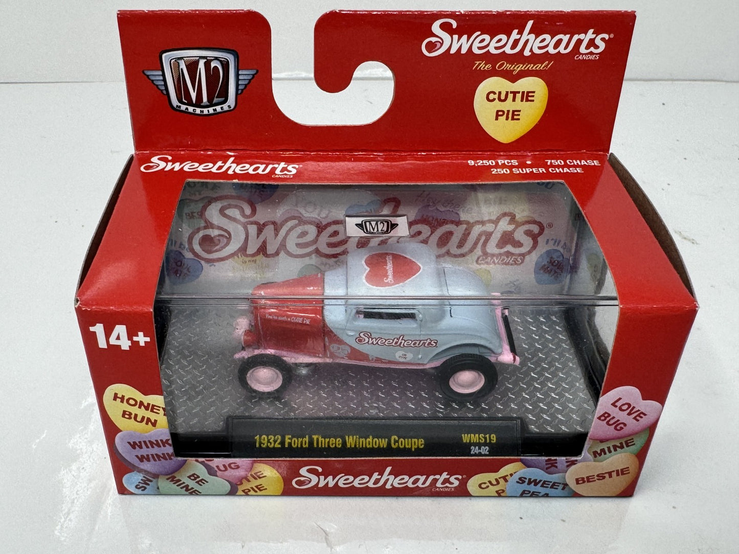 M2 Machines Sweethearts 1932 Ford Three Window Coupe CHASE 1:64 Diecast