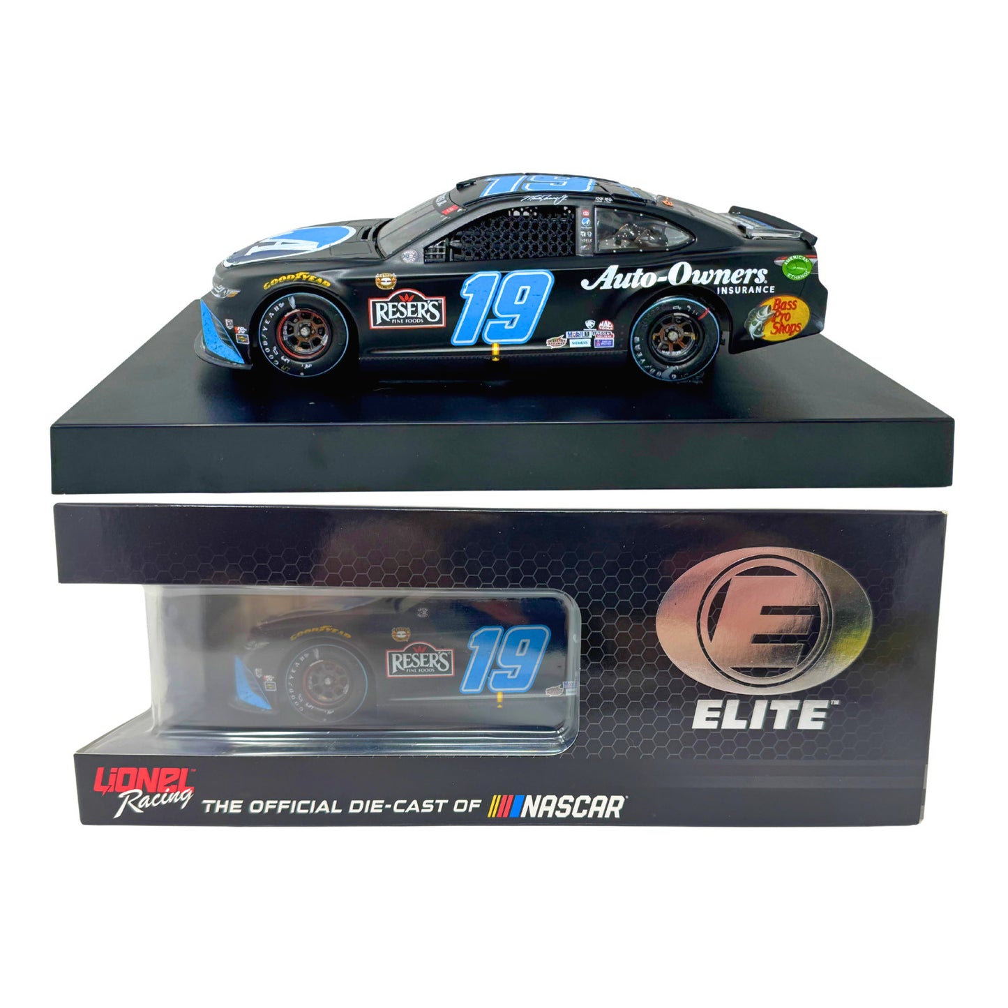 Lionel NASCAR RCCA Elite #19 Martin Truex Jr Darlington Win Camry 1:24 Diecast