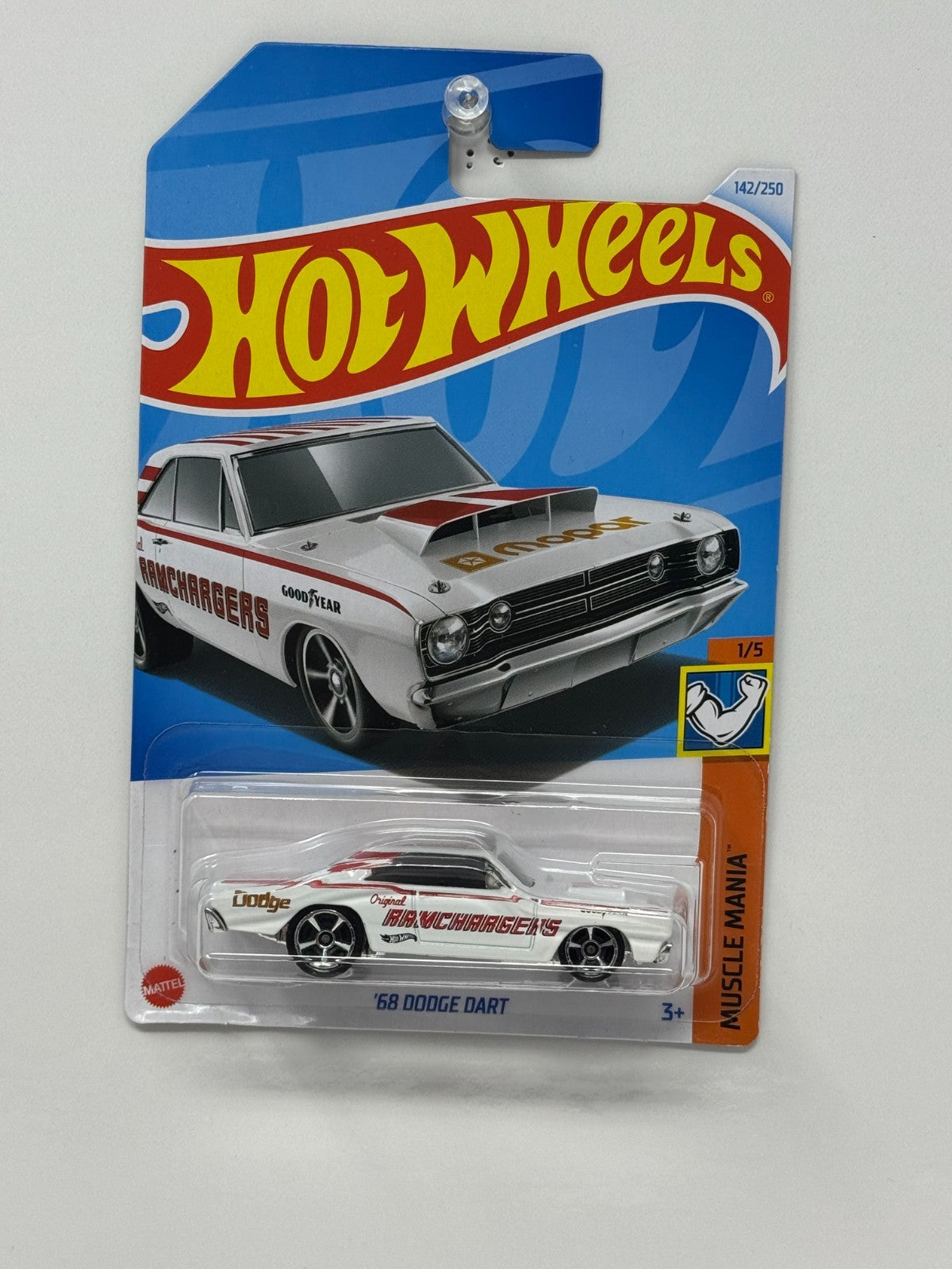 Hot Wheels Muscle Mania 1968 Dodge Dart 1:64 Diecast White