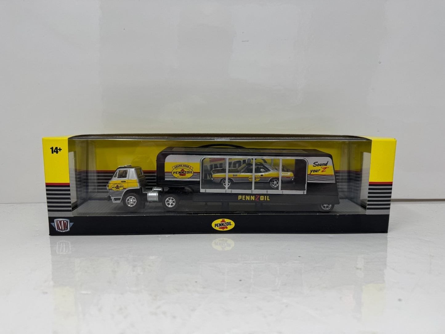 M2 Machines Auto Haulers 1970 Dodge L600 COE & 1971 Plymouth Cuda 1:64 Diecast