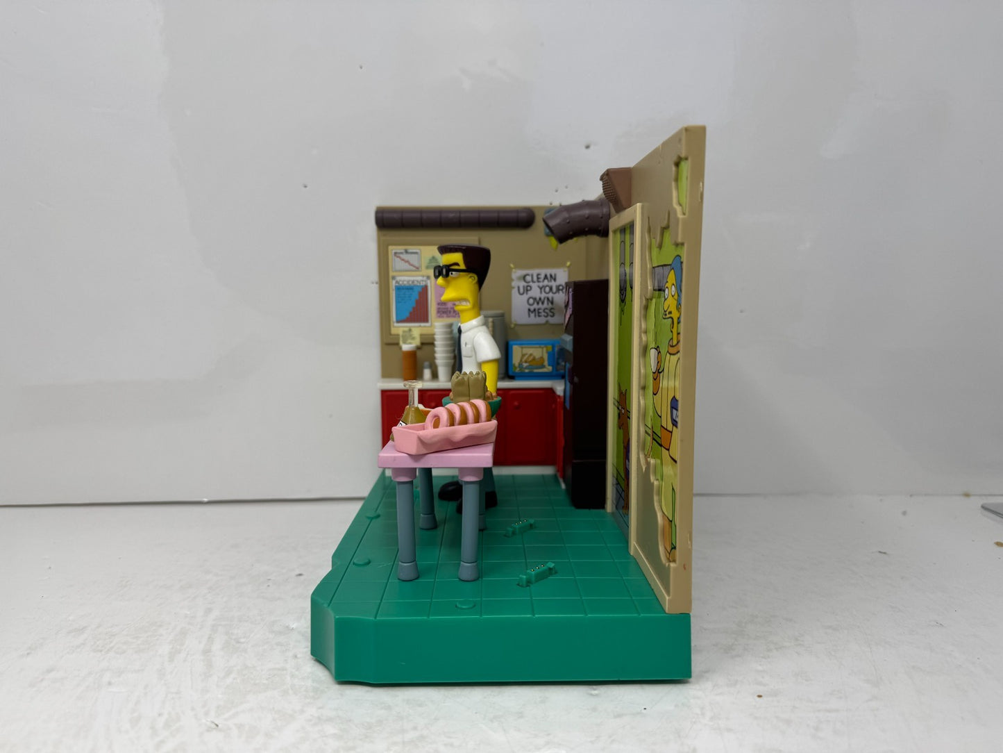 Simpsons World of Springfield Nuclear Power Plant Lunchroom with Frank Grimes