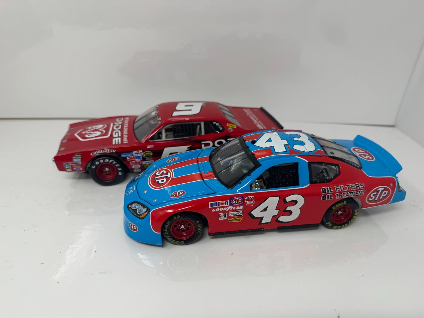 Action NASCAR Richard Petty #43 & Kasey Kahne #9 Dodge Dealers Swap 1:24 Diecast