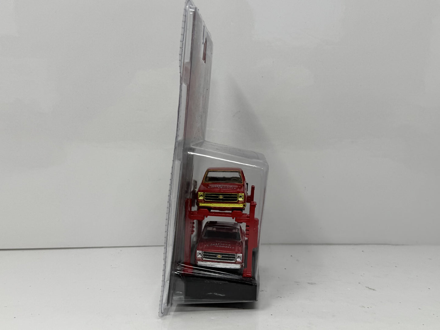 M2 Machines Auto Lift Edelbrock Equipped 1979 Chevy Silverado CHASE 1:64 Diecast