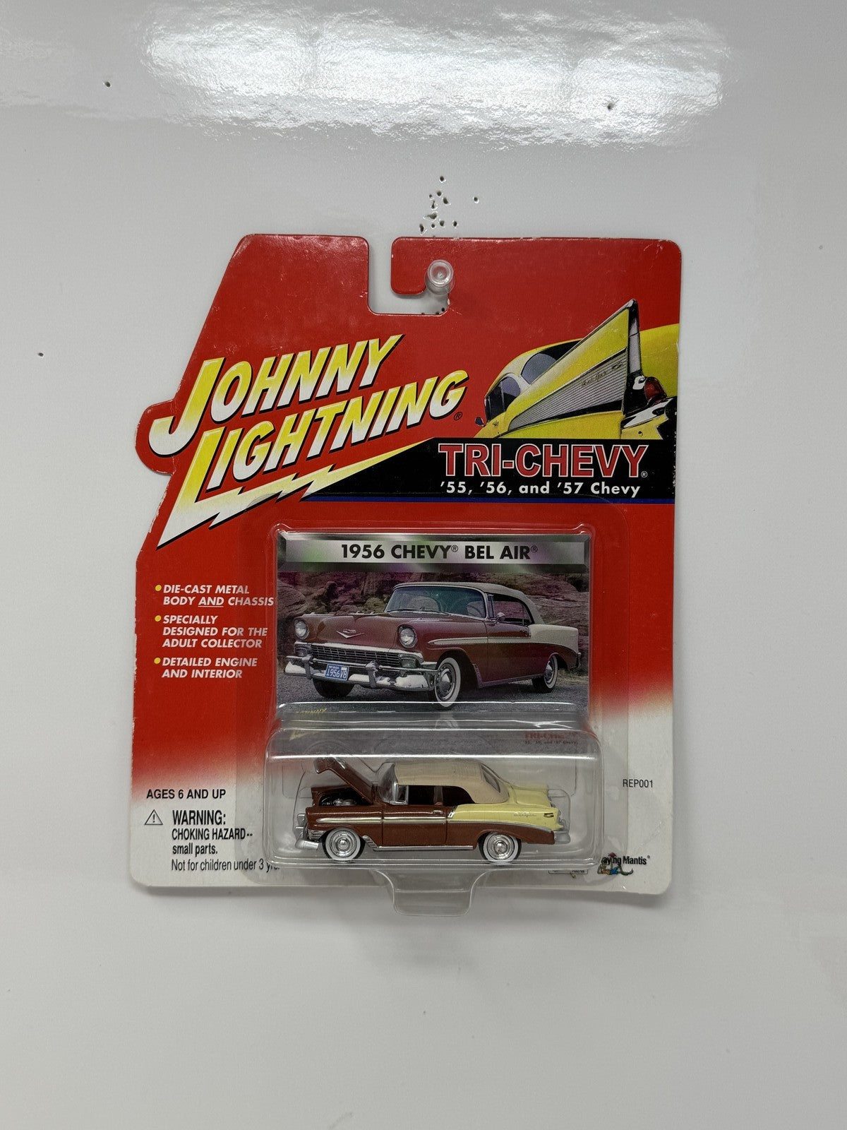 Johnny Lightning Tri-Chevy 1956 Chevrolet Bel Air 1:64 Diecast