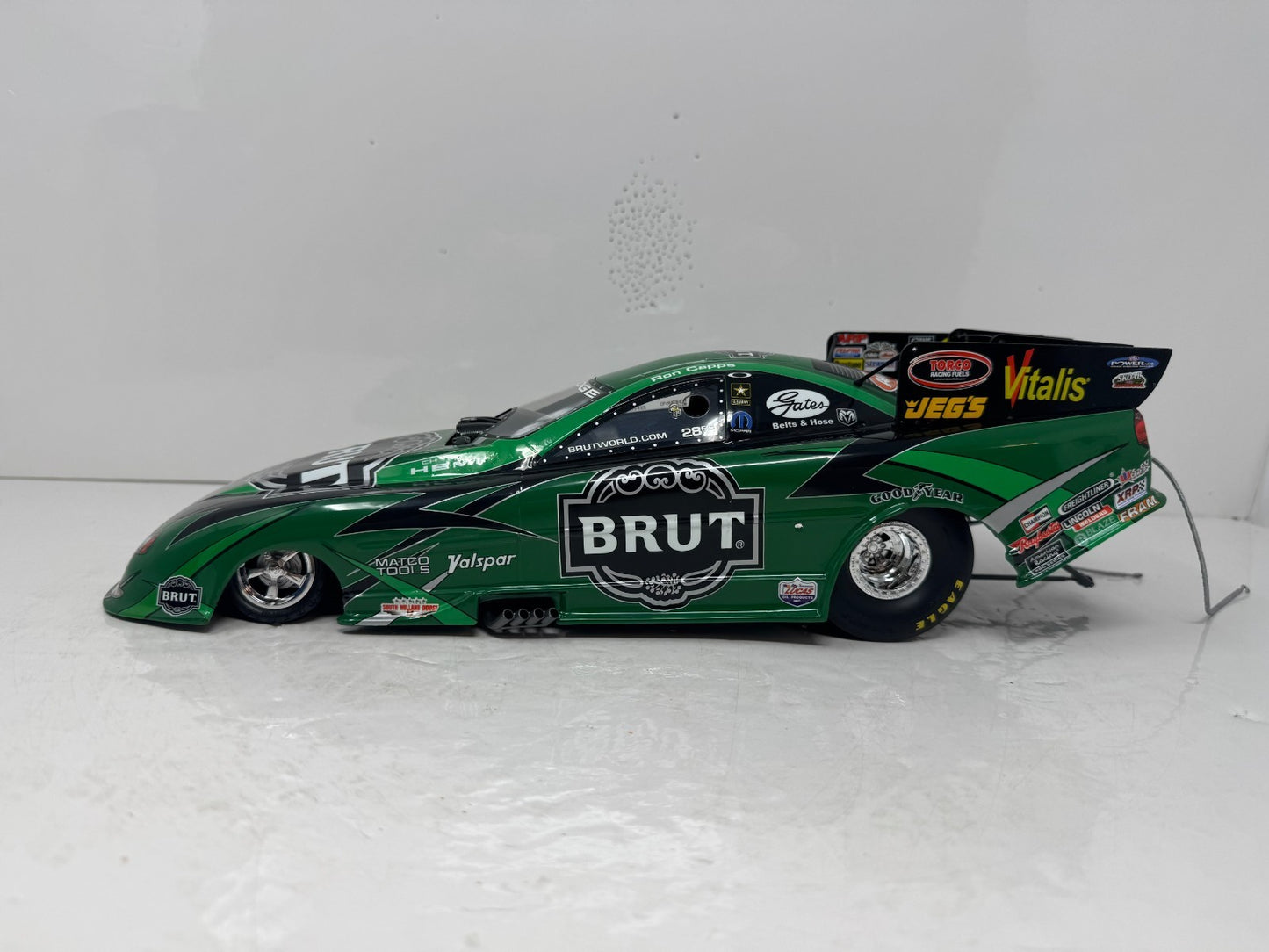 Milestone Ron Capps NHRA Brut 2005 Dodge Stratus Funny Car 1:16 Scale