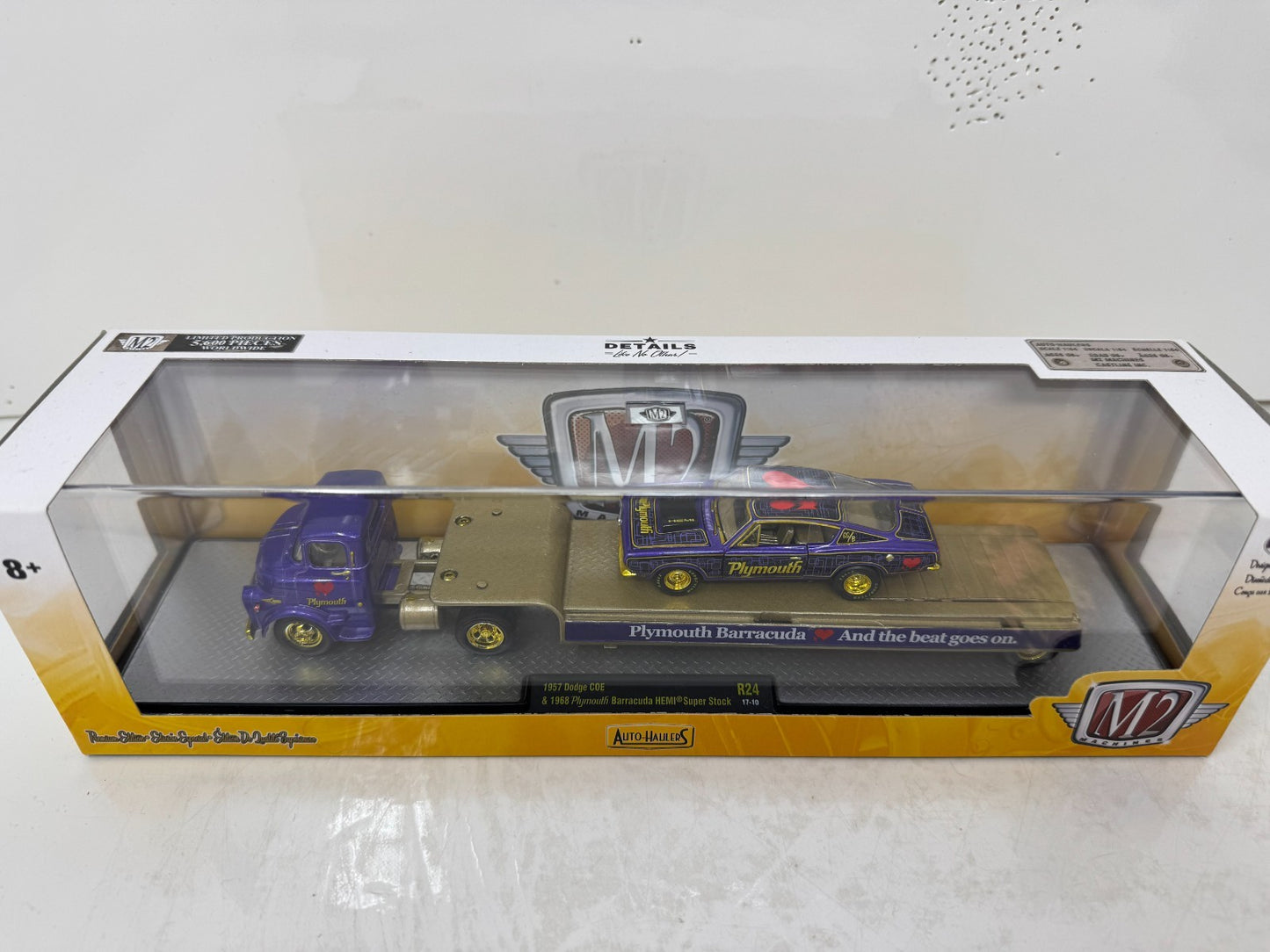 M2 Machines Auto Haulers Dodge COE & 1968 Plymouth Barracuda HEMI 1:64 Diecast