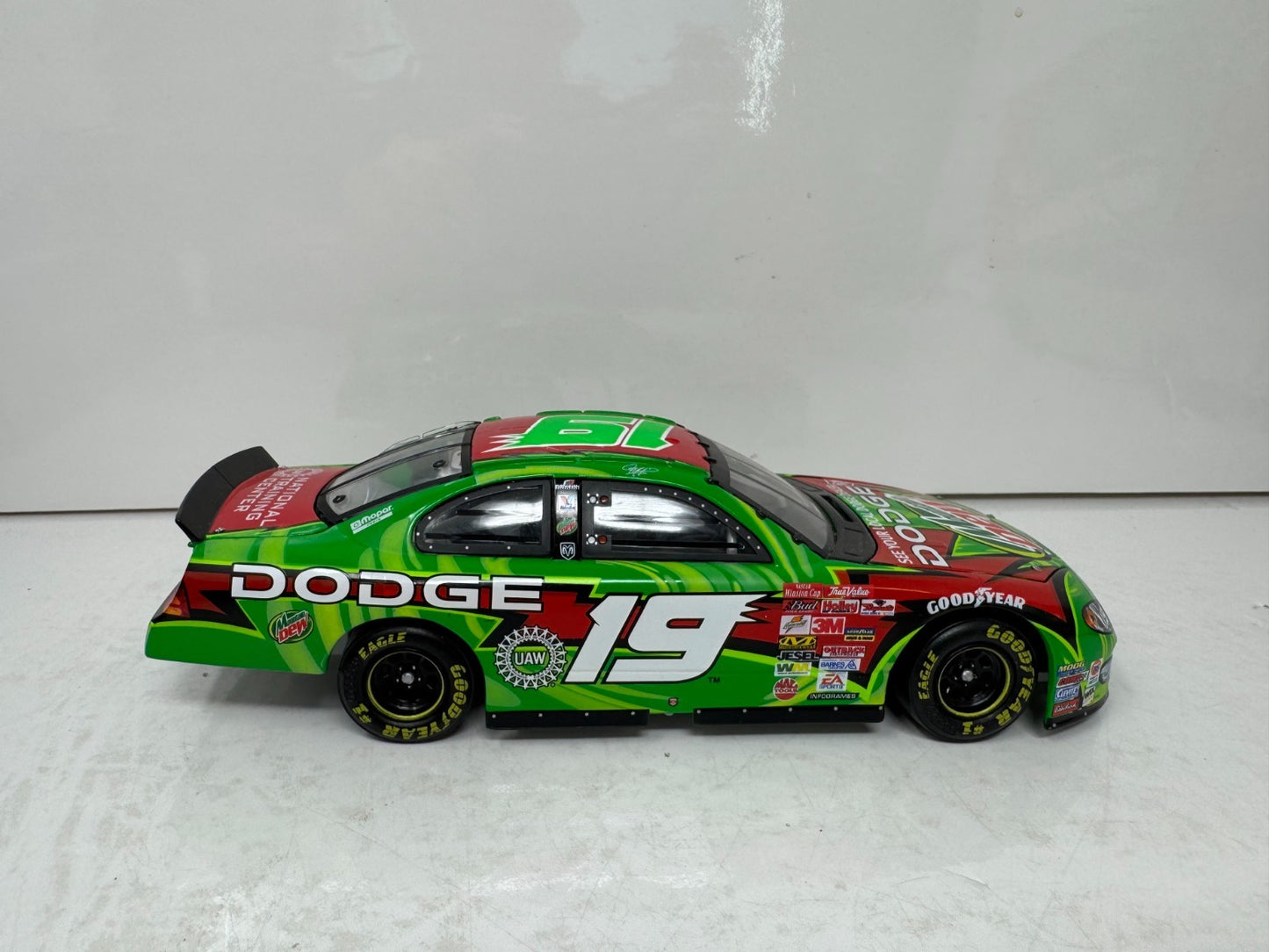 Action Nascar #19 Jeremy Mayfield Mountain Dew 2002 Dodge Intrepid 1:24 Diecast