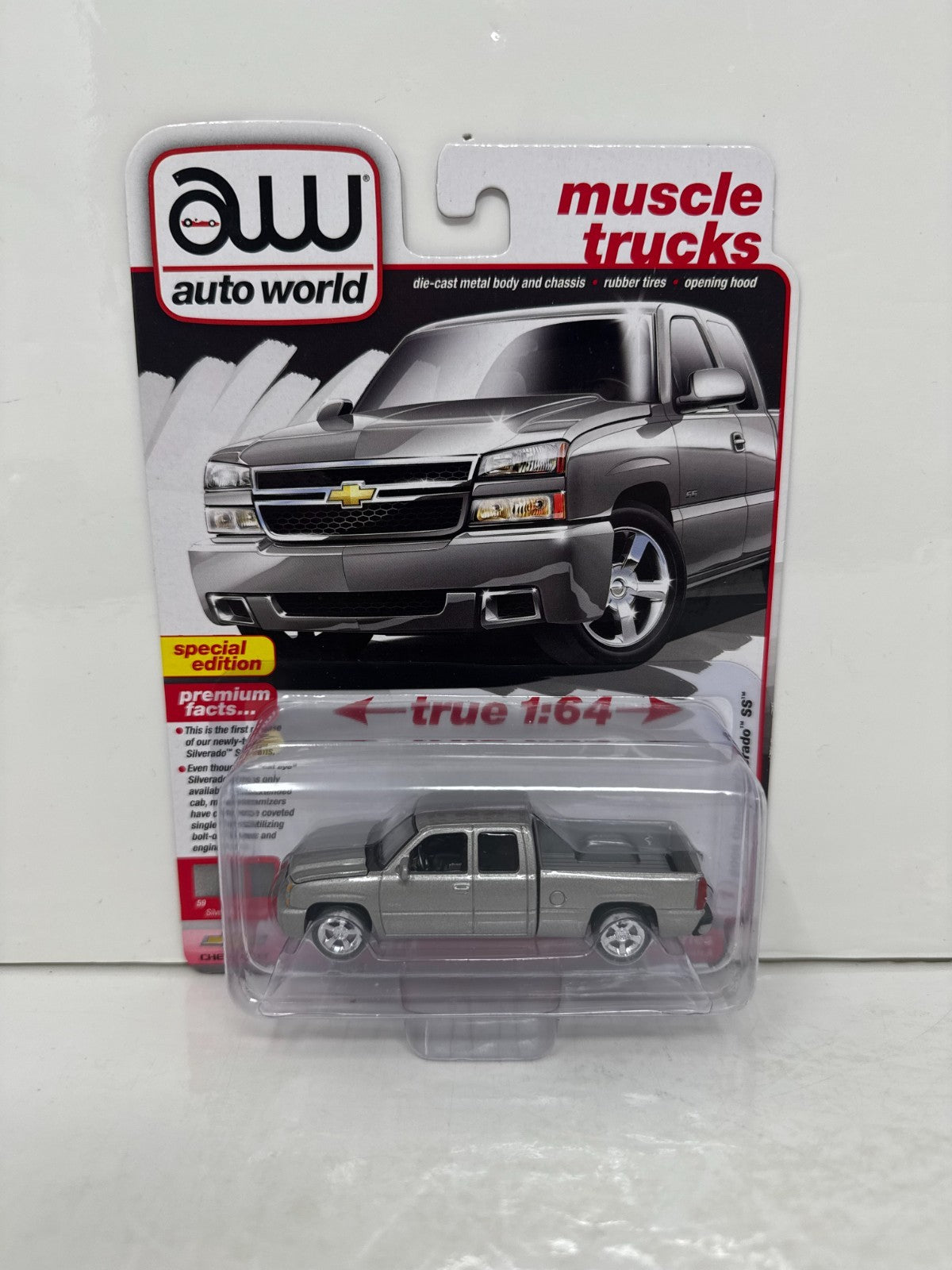Auto World Muscle Trucks 2006 Chevy Silverado SS 1:64 Diecast