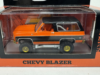 M2 Machines Chevrolet 1974 Chevy K5 Blazer Chase 1:64 Diecast