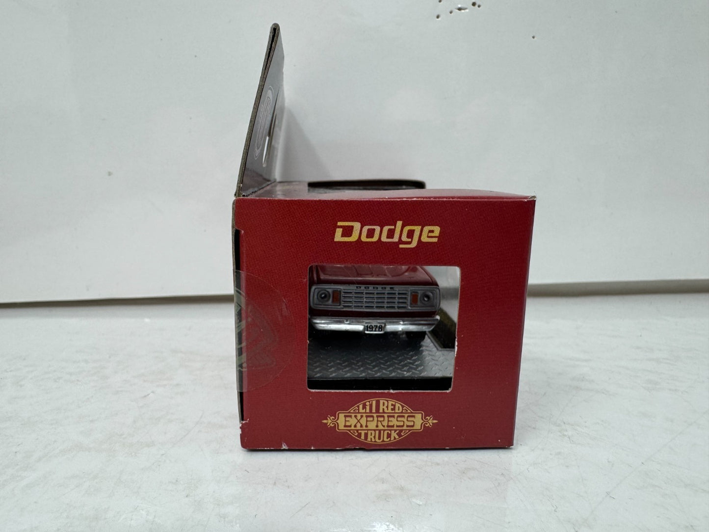 M2 Machines 1978 Dodge Adventurer 150 Li’l Red Express Truck 1:64 Diecast