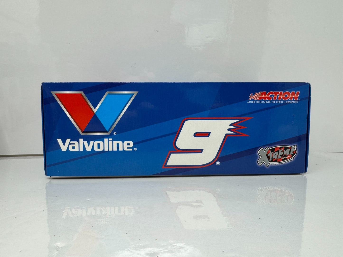 Action NASCAR Kasey Kahne #9 Valvoline Chili Bowl Midget Xtreme 1:24 Diecast