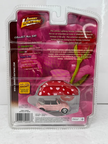 Johnny Lightning Valentine's Day 1975 Volkswagen Beetle Cabriolet 1:64 Diecast