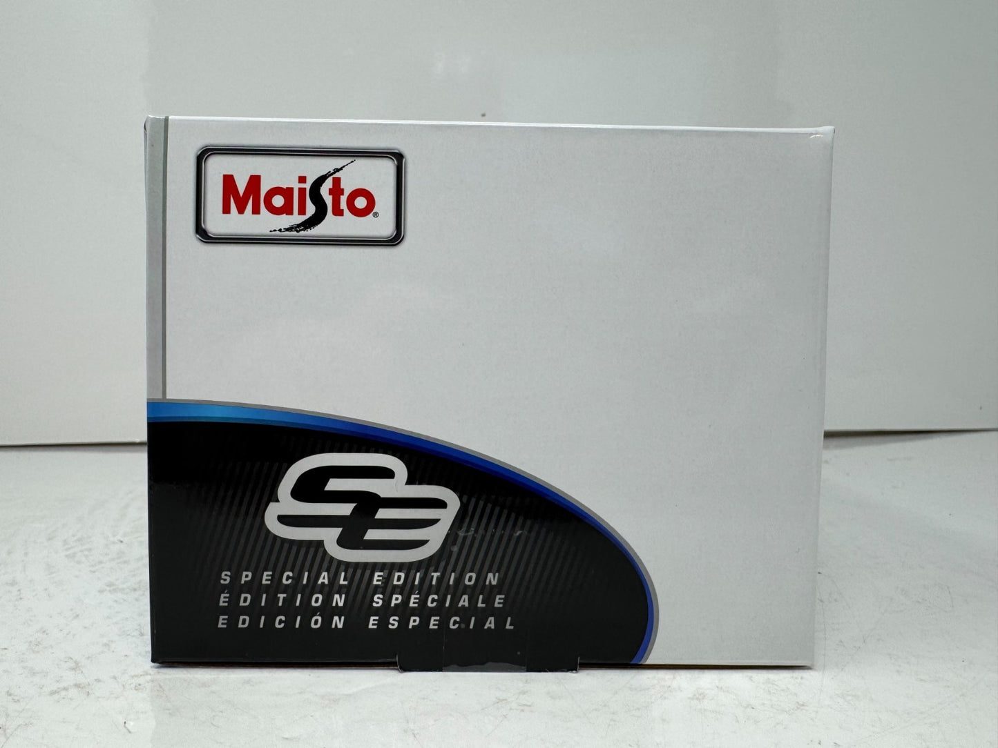 Maisto 1978 Pontiac Firebird Trans Am 1:18 Diecast Model Car Gold