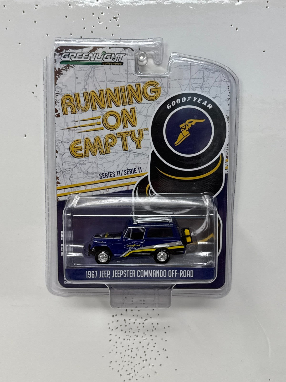 Greenlight Running On Empty 1967 Jeep Jeepster Commando Goodyear 1:64 Diecast