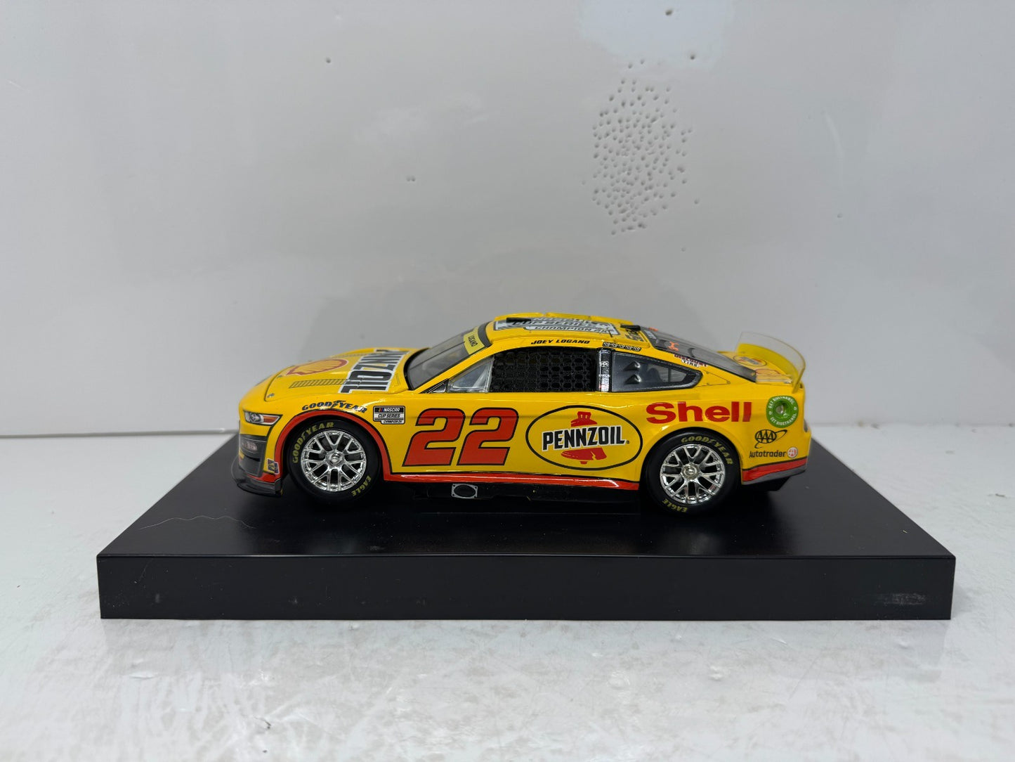 Lionel Nascar #22 Joey Logano Shell Pennzoil Champion 2022 Mustang 1:24 Diecast