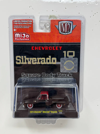 M2 Machines Square Body Truck 1974 Chevrolet Silverado Stepside 1:64 Diecast