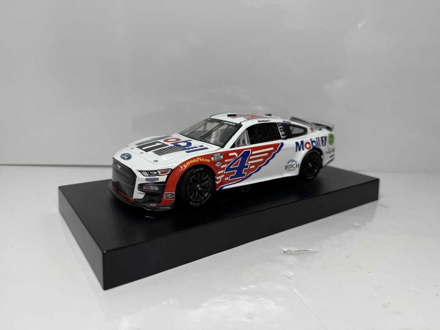 Lionel Elite Nascar Kevin Harvick #4 Mobil 1 Wings 2023 Mustang 1:24 Diecast