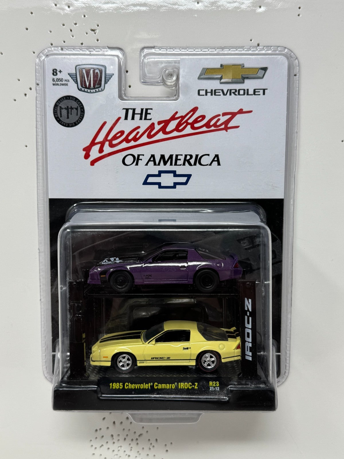 M2 Machines Auto Lift 1985 Chevrolet Camaro IROC-Z 2-Pack 1:64 Diecast